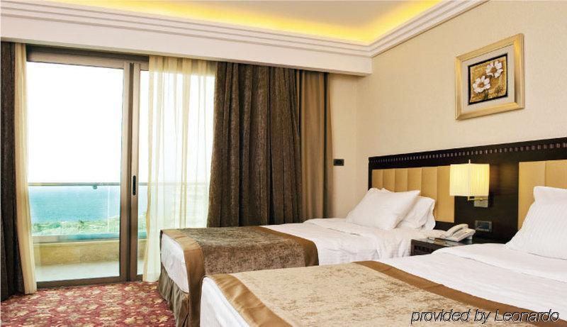 Lancaster Raouche Hotel Beirut